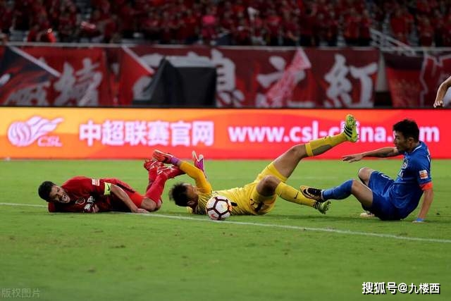古巨基庆生时全家福曝光，58岁妻子状态引人惊叹