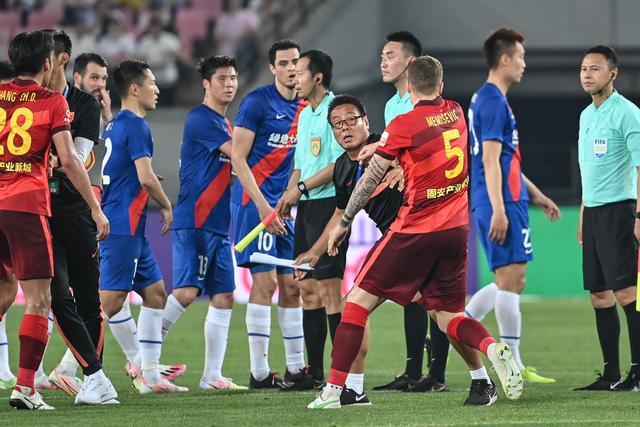 国米前景迷雾重重，罗梅罗转会迷局与右路补强选择双重考验